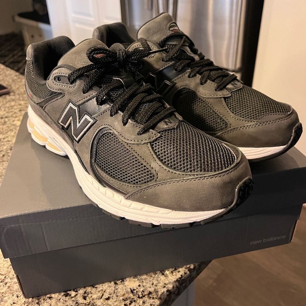 New Balance M2002RB 2002 Shoes Sneakers new black dark grey Mens Size 12